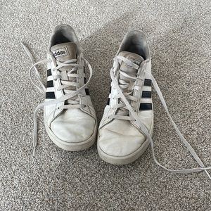 Kids Size 5 Black and White Adidas Tennis Shoes